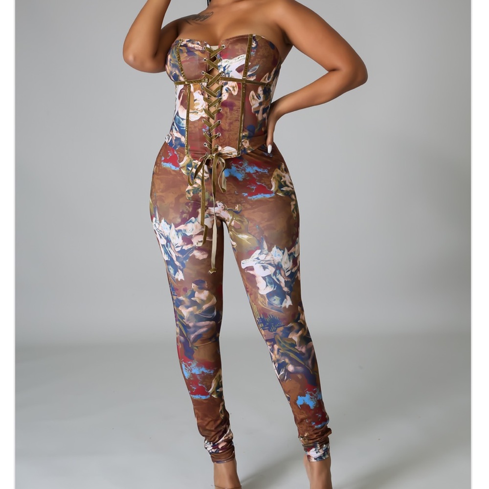 Two piece stretch set
Front tie closure